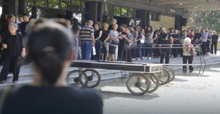 "Ovo je nezapamćena tragedija" Sahrana dječaka (14) nastradalog u Bugarskoj, školski drugari NEUTJEŠNI