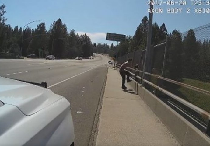 DRAMATIČAN SNIMAK: Policajac spriječio muškarca da izvrši samoubistvo na autoputu (VIDEO)