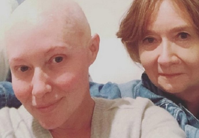Dvije godine se borila protiv raka: Slavna glumica ozdravila, ponosno pokazala novu frizuru! (FOTO)