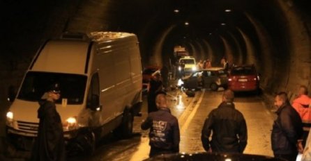 Zbog saobraćajne nesreće u tunelu Vranduk potpuno obustavljen saobraćaj na M-17 Zenica-Žepče