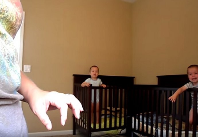 Ona nije znala kako njeni blizanci bježe iz svojih krevetića, pa je postavila skrivenu kameru (VIDEO)