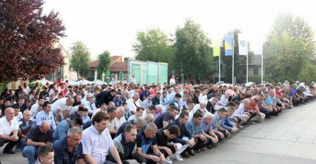 ZENICA/Centralna bajramska svečanost u Sultan-Ahmedovoj džamiji: Bajramski dani su dani solidarnosti, darežljivosti, dobročinstva i međusobnog praštanja
