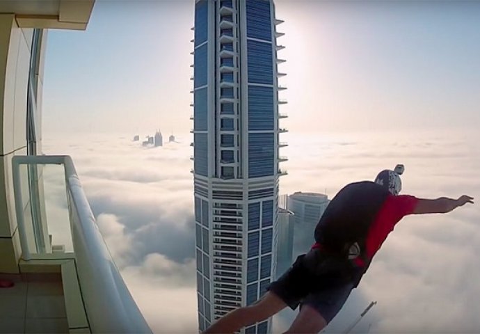 Skočio je sa 200 metara visokog nebodera u gustu maglu, pogledajte kako izgleda taj zastrašujući skok (VIDEO)