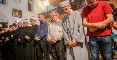 Širom Crne Gore klanjan bajram-namaz: Bajram da bude početak novih uspjeha