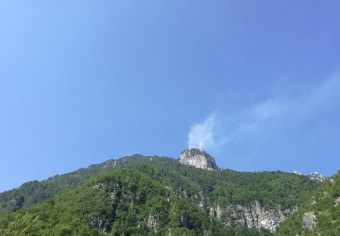 Požar kod Jablanice nije ugašen, potrebna daljnja pomoć helikoptera