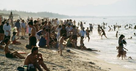 DRAMA NA JADRANU: Gliser izletio na plažu punu djece, pa se zabio u automobil