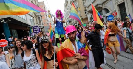 Policija uhapsila 20 osoba zbog pokušaja održavanja Parade ponosa za Bajram