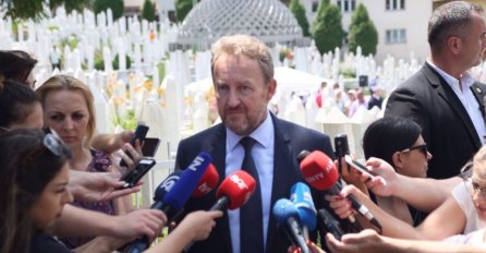 Izetbegović odao počast šehidima na mezarju Kovači