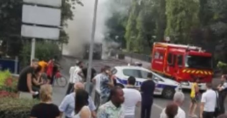 DRAMA U PARIZU: Zapalio se autobus, jedna osoba povrijeđena