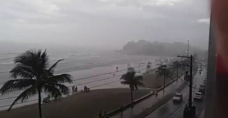Bio je to običan dan na plaži, a onda na 0:51 se desilo nešto sasvim neočekivano (VIDEO)