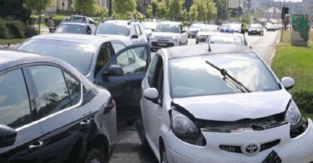 Lančani sudar četiri automobila stvorio veliku gužvu u centru Sarajeva