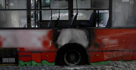  Putnici za dlaku izbjegli smrt: Zapalio se autobus na Ibarskoj magistrali
