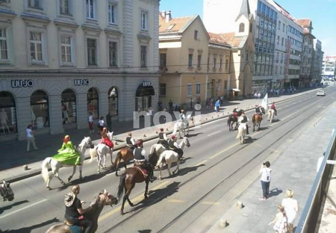 TRADICIJA SE NASTAVLJA: Sarajevski konjanici krenuli u pohod na Ajvatovicu