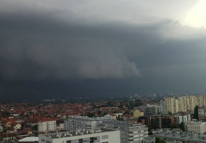 SNAŽNO NEVRIJEME POGODILO REGION: U Velikoj Gorici padao grad veličine oraha! (VIDEO)