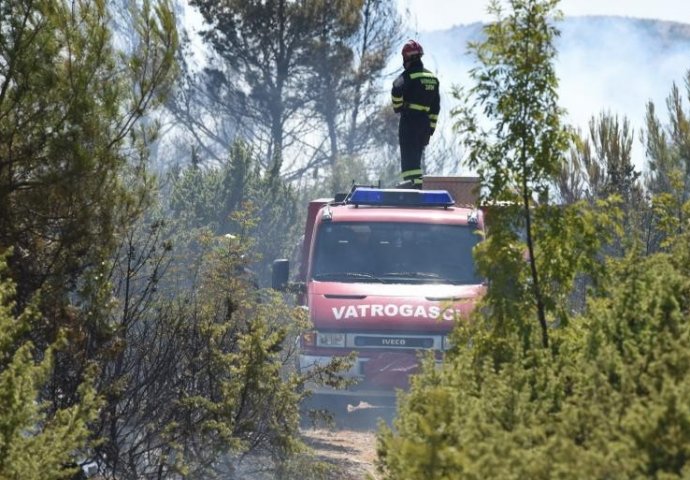 UPOZORENJE STRUČNJAKA: Nedavni požari i olujno nevrijeme tek su uvod, Hrvatska je ranjiva, prijete joj nestašica vode, ali i sve češće ljudske tragedije