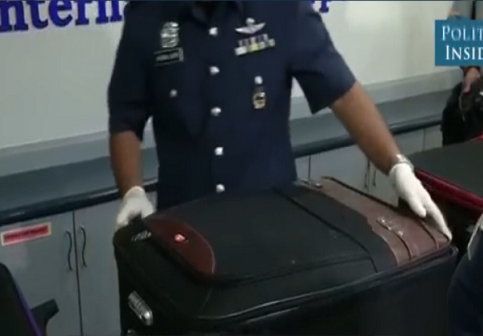 Radnici carine su pronašli 5 sumnjivih kofera sa istim oznakama, otvorili su ih i ostali u šoku (VIDEO)