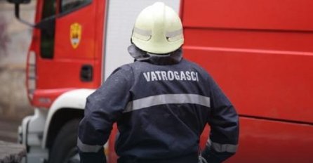VELIKI POŽAR U FABRICI NAMJEŠTAJA U TRAVNKU: Ljekarsku pomoć zatražilo 30 osoba
