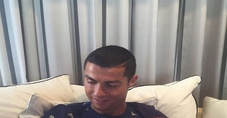 Cristiano Ronaldo predstavio novorođene blizance