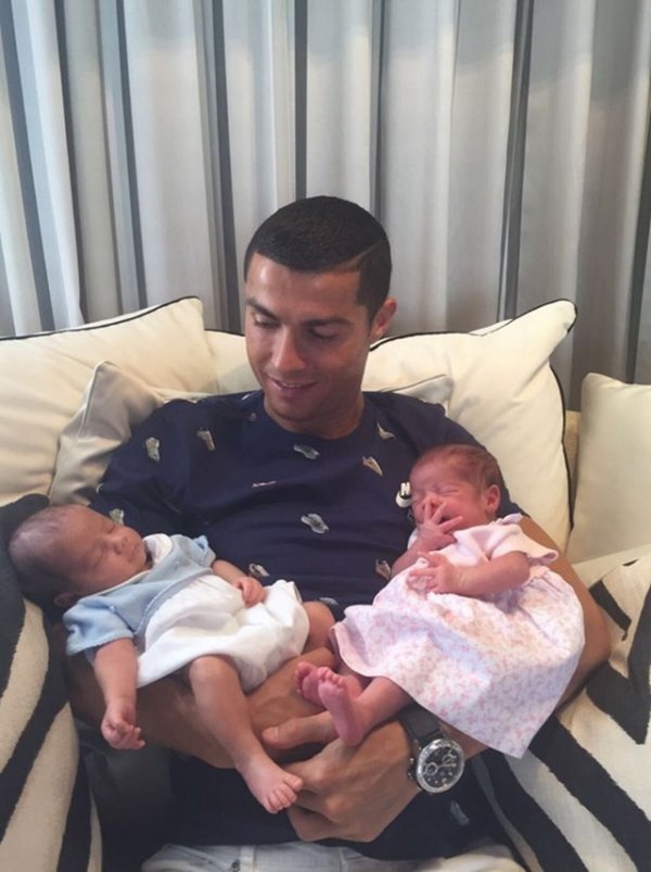 cristiano-ronaldo-baby-twins1