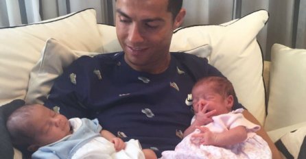 FOTO DANA: Ronaldo uživa u društvu svojih blizanaca!