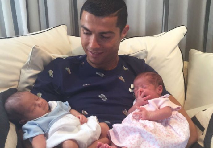 FOTO DANA: Ronaldo uživa u društvu svojih blizanaca!