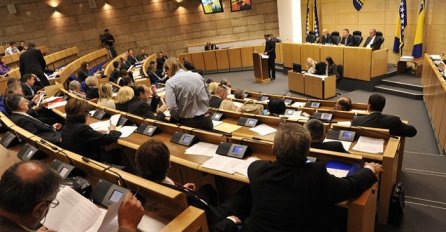 KOME JE KRIZA? Parlamentarci iz Bosne među najplaćenijim u Evropi