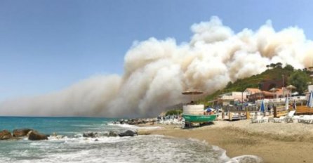 SICILIJA: Zbog požara evakuisani domovi i hoteli (VIDEO)