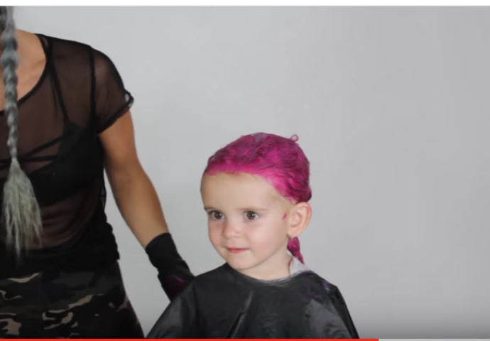 Dopustila je svojoj malenoj djevojčici da oboji kosu, reakcije ljudi su grozne (VIDEO)