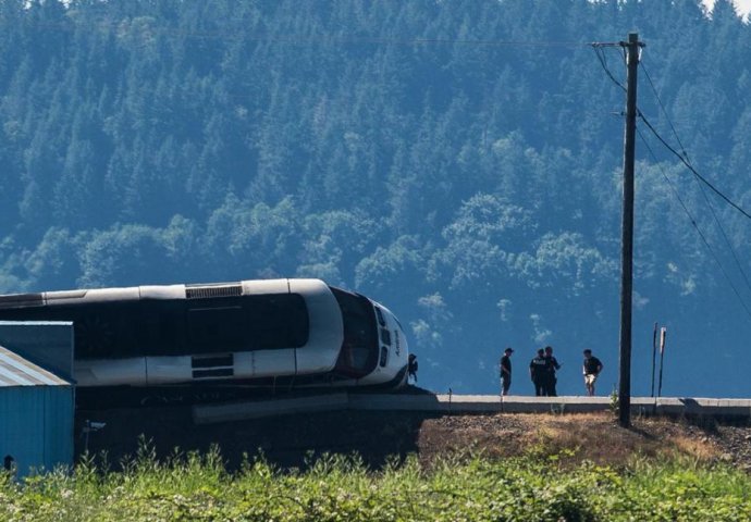 HAOS U SAD: Voz sa 267 putnika iskočio iz šina