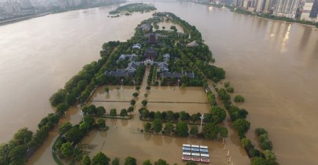 U poplavama na jugu Kine poginulo 15 osoba, stotine hiljada ljudi evakuirano