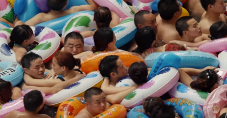 Pogledajte kako se u Kini kupaju na bazenu: Kada krenu valovi postaje zabavno (VIDEO)