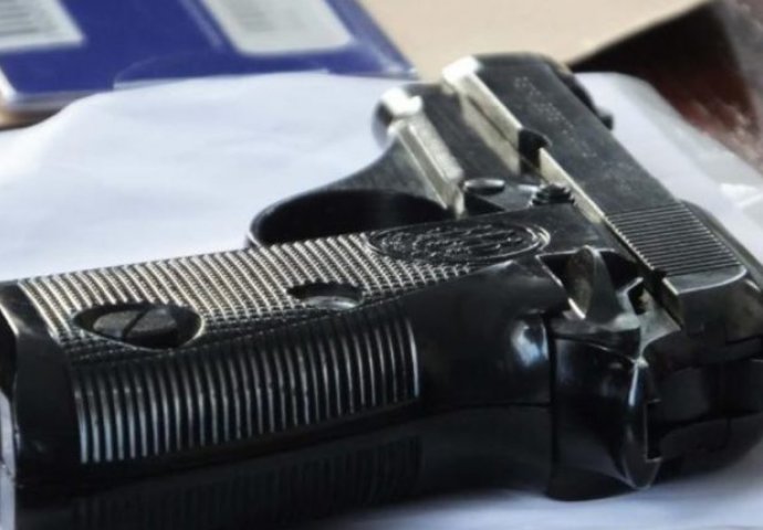 Pripadnici britanske policije na granici sa Francuskom zaplijenili veću količinu pištolja