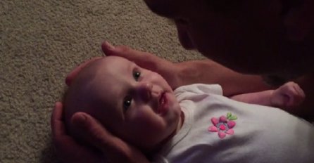 Tata pjeva romantičnu pjesmu za svoju kćerku, a njena reakcija će vam rastopiti srce (VIDEO)