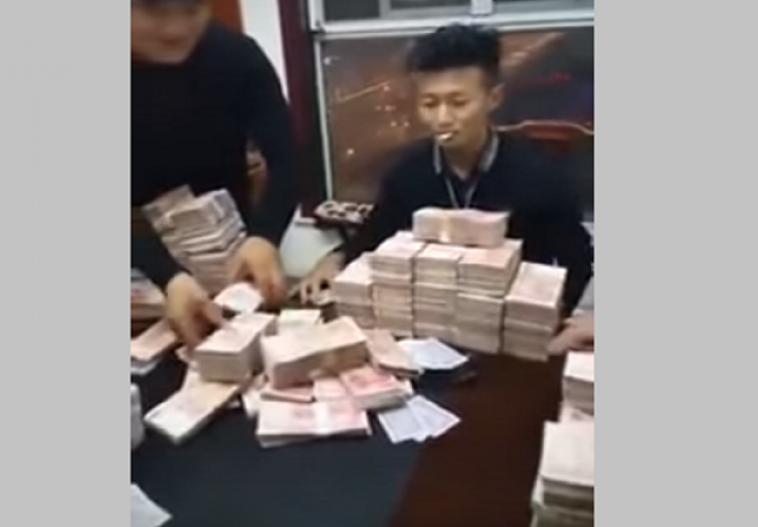 Brdo para na stolu: Pogledajte kako bogati klinci u Kini igraju poker (VIDEO)
