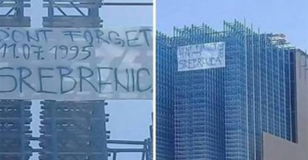 MEKSIKO: Na zgradi okačen transparent- NE ZABORAVITE SREBRENICU, 11.07.1995. (FOTO)