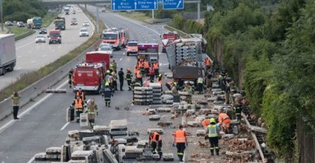 LINZ: Hiljade kokoški blokiralo autoput u Austriji