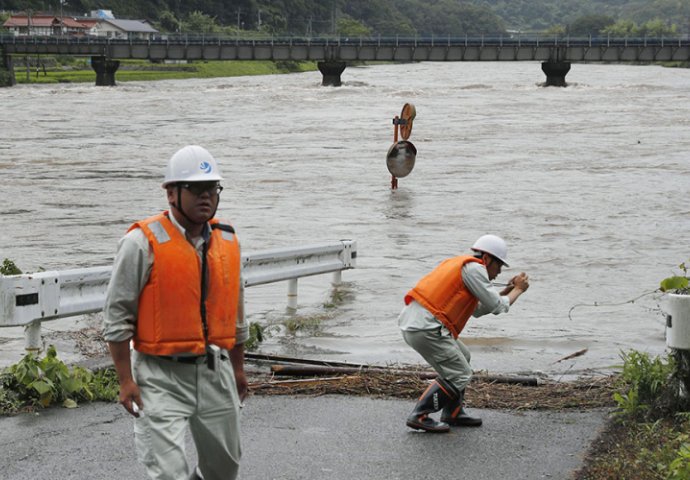 Jaka kiša i poplave u Japanu, stradala jedna osoba