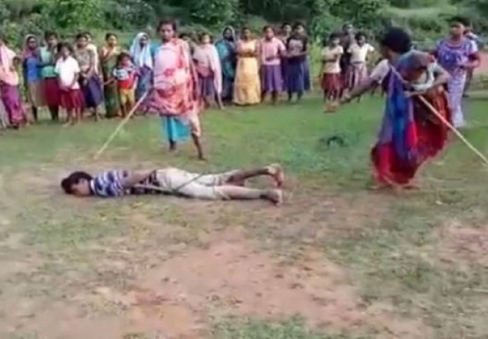 Žene zavezale silovatelja i tukle ga ogromnim štapovima (VIDEO)