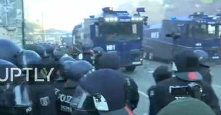  HAOS U HAMBURGU UOČI SAMITA G20: Eskalirali sukobi demonstranata i policije!