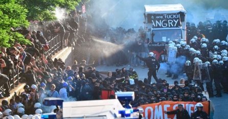 HAOS U HAMBURGU: Demonstranti okružili hotel u kojem je Melanija Trump, policija traži pomoć