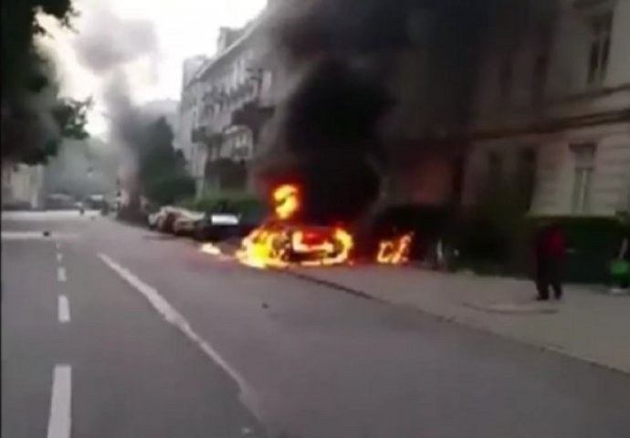 ŽESTOKI OKRŠAJI POLICIJE I DEMONSTRANATA: Objavljena snimka iz Hamburga, grad izgleda kao da je nastupila apokalipsa (VIDEO)