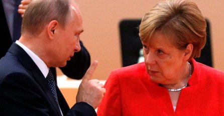 (VIDEO) Putin pokušao nešto objasniti Merkel, A ONA JE ZAKOLUTALA OČIMA 