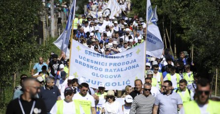 Hiljade učesnika: Marš mira iz Nezuka krenuo prema Potočarima (FOTO)