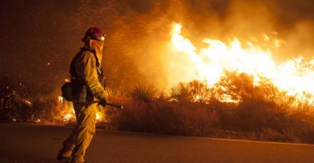 PROGLAŠENO VANREDNO STANJE: Širi se veliki šumski požar, evakuisano 3000 domaćinstava