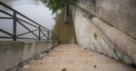 Rekordne padavine izazvale poplave u Parizu