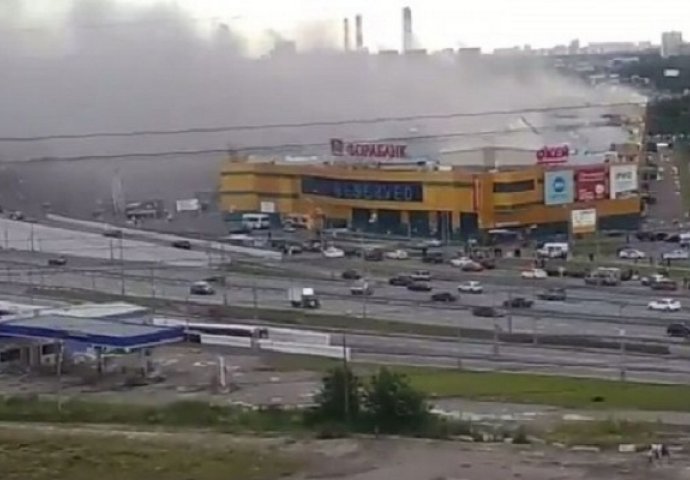 Veliki požar u tržnom centru u Moskvi: Povrijeđeno 14 osoba, među njima i dijete (VIDEO)