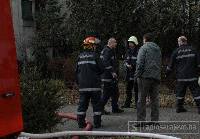 Tokom noći gorio stan u ulici Bulevar Meše Selimovića