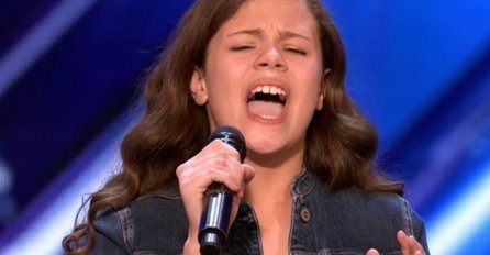 ŽIRI U NEVJERICI GLEDAO: Stidljiva 13-godišnjakinja nevjerovatnim glasom potpuno raspametila publiku i žiri talent showa (VIDEO)