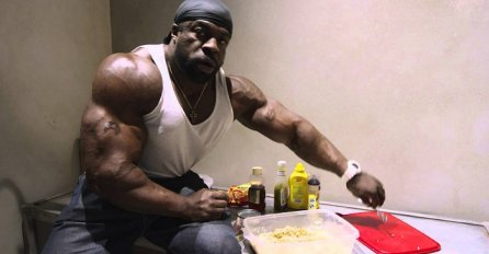 Ovaj bilder je najopakiji tip u zatvoru i pokazat će vam na koji način je došao do ovakvih mišića! (VIDEO)
