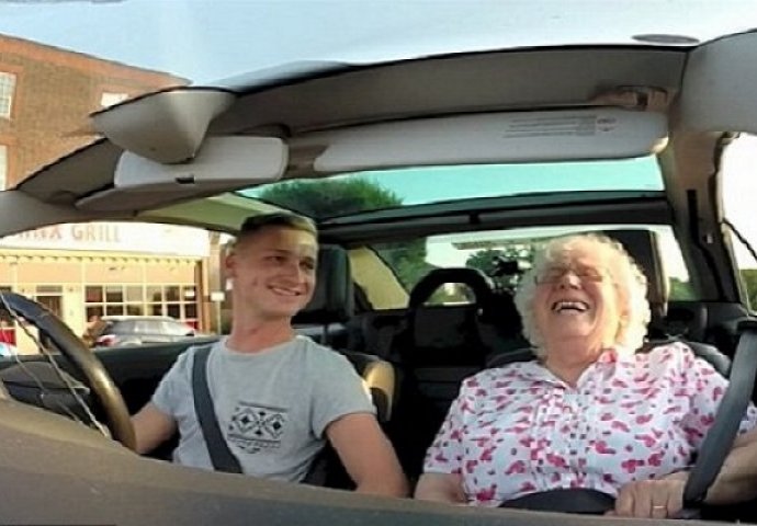 Unuk je na specijalan način iznenadio svoju baku za njezin 85. rođendan (VIDEO)